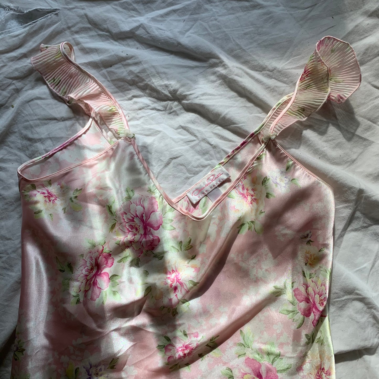 ‘Carrie’ Vintage Óscar De La Renta Pink Floral Ruffled Strap Chemise (M/L)