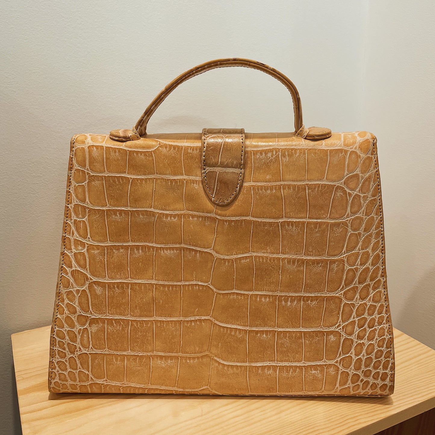 Vintage Sondra Roberts Tan Croc Embossed Patent Leather Bag