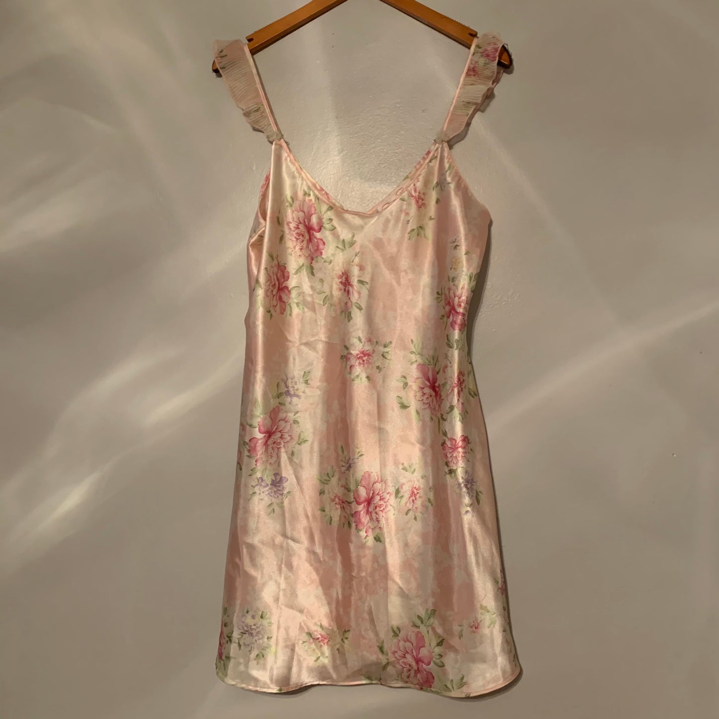‘Carrie’ Vintage Óscar De La Renta Pink Floral Ruffled Strap Chemise (M/L)